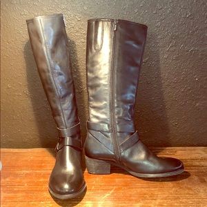 Knee high black Pikolinos books